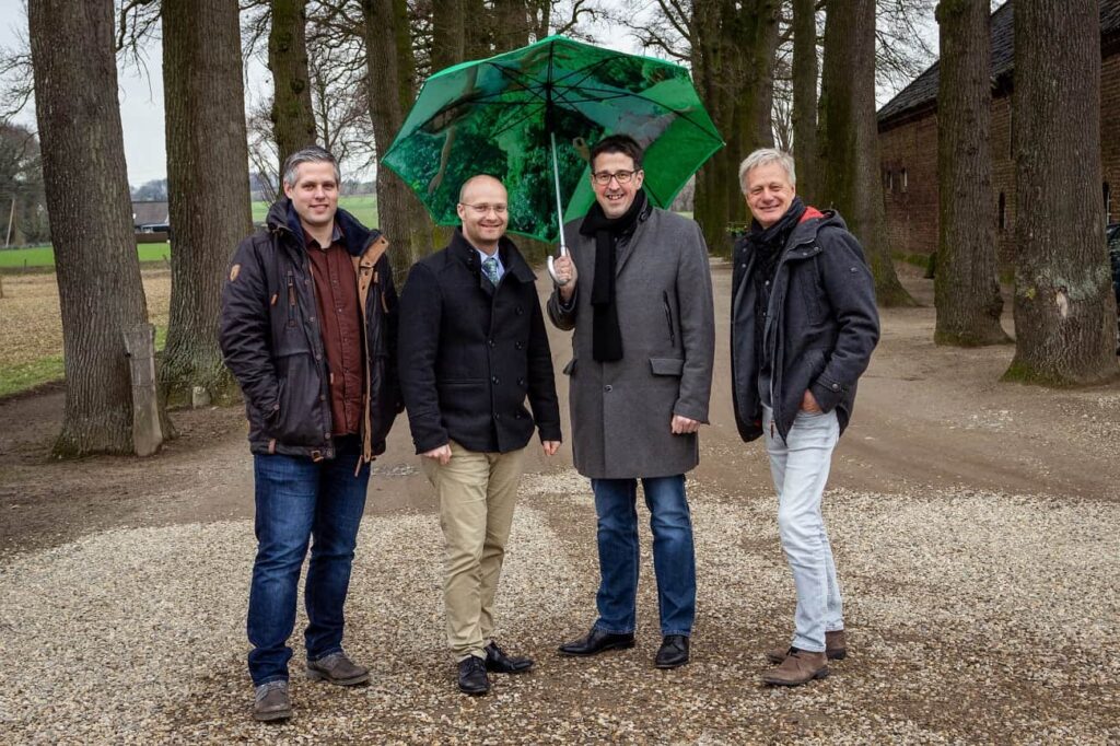 Das Team von Gartenbau Grütters um Josef Grütters (rechts im Bild) und Erik Peters (links).